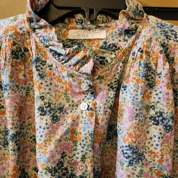 Dôen Floral Button-Up Blouse in Ladybird Print - Picture 1 of 11